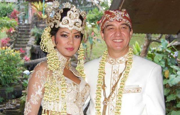Baju Adat Jawa Barat untuk Acara Pernikahan 
