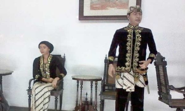 Pakaian adat Jawa Barat Kaum Bangsawan