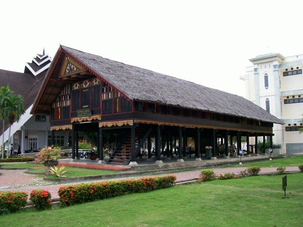 Keunikan Rumah Adat Aceh (Krong Bade)
