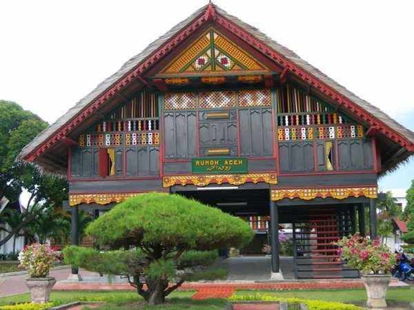 Gambar Rumah Adat Aceh Krong Bade