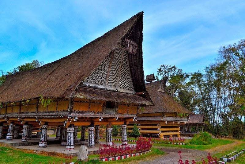 Rumah Adat Sumatera Utara