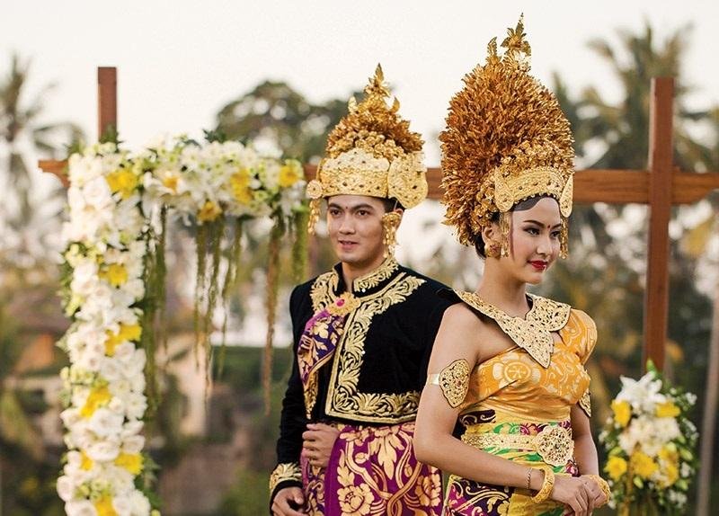 Pakaian Adat Bali Pria dan Wanita