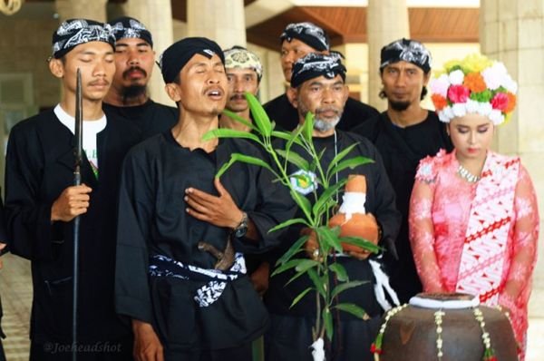 Baju Gothil Pakaian Tradisional Jawa Timur